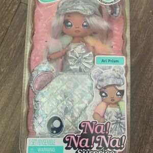 Na Na Na Surprise Doll Glam Series ARI PRISM NEW Boxed Purse & Soft Doll